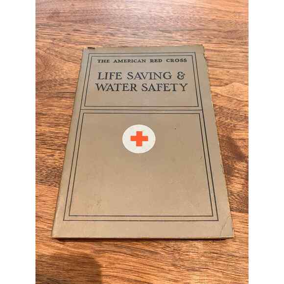 Vintage Red Cross Bokk Life Saving & Water Safety 1971 - Picture 1 of 7